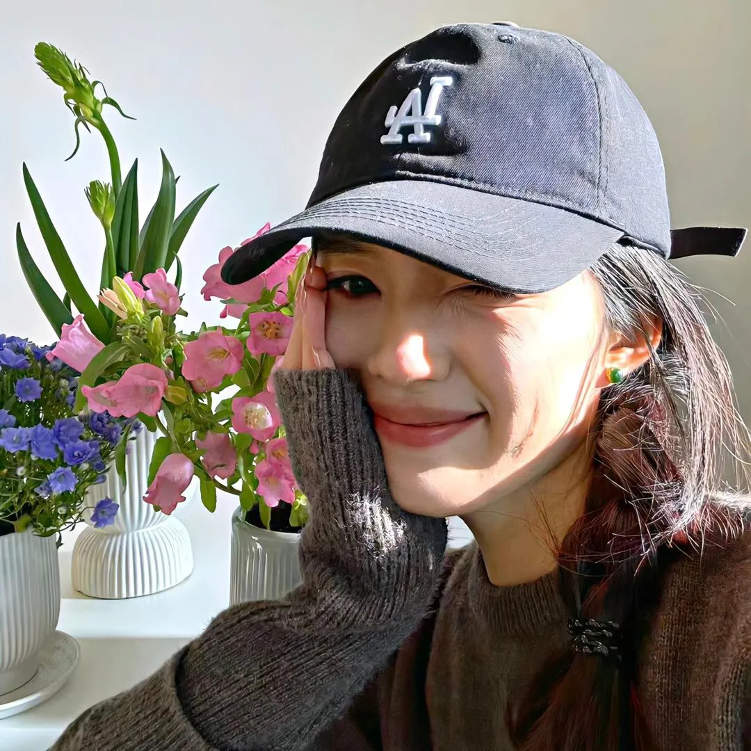 虚拟小姐在看着你
